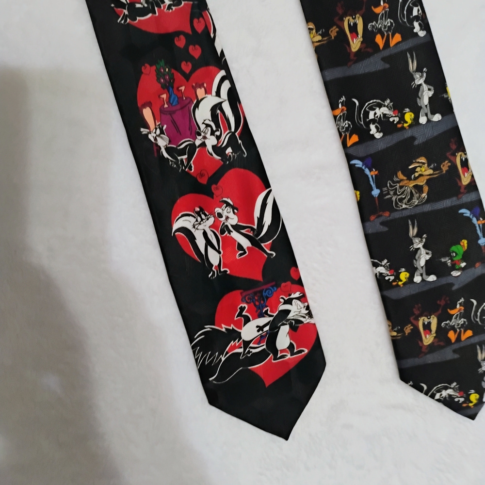 Warner Bros. Black Tie with Looney Tunes Characters
